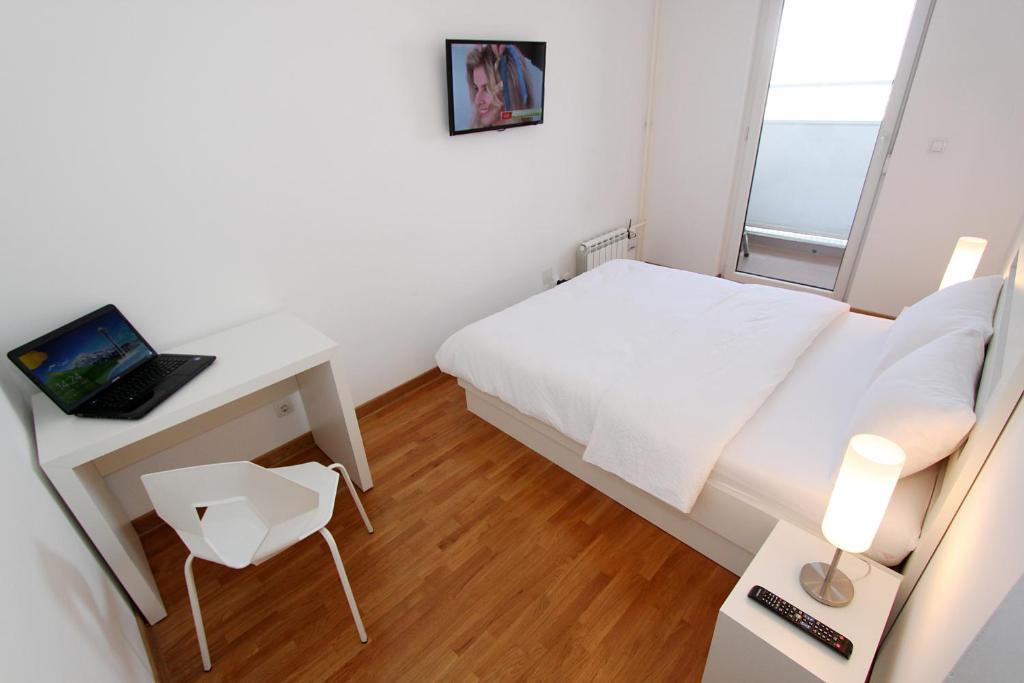 New Belgrade Apartments, Parking 5 Eur Per Day Room photo